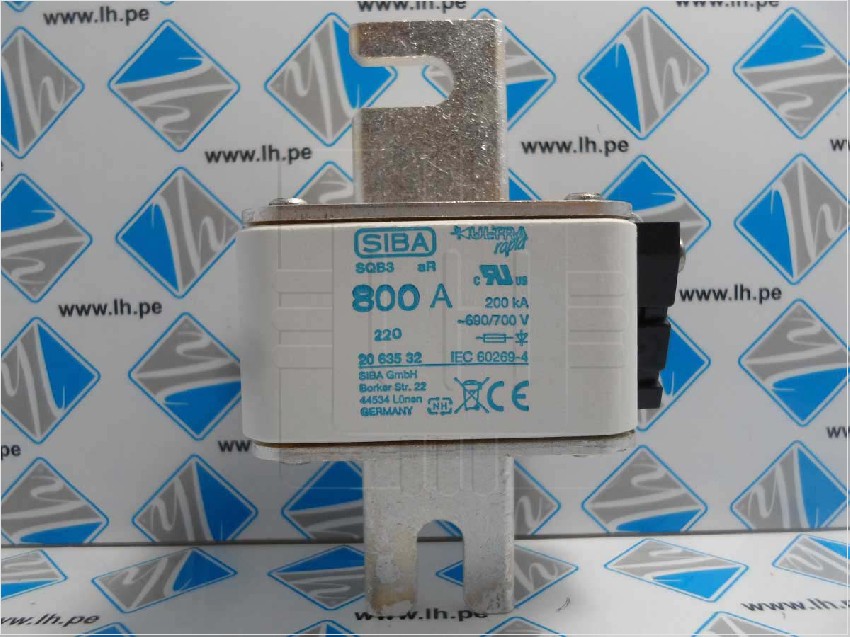 SQB3 2063532.800        Fusible Ultra Rápido 800A, 690V, DIN, Size 3, Square Body, marca SIBA.