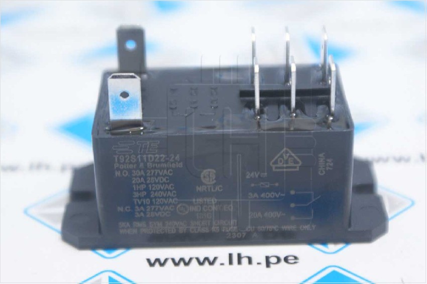 T92S11D22-24                 Relé de PCB de alta potencia, 30A, 24VDC, 120/277VCA, montaje en panel